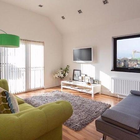 2 Bed Stylish Apt In Belfast City With Private Parking Hotel Exterior photo